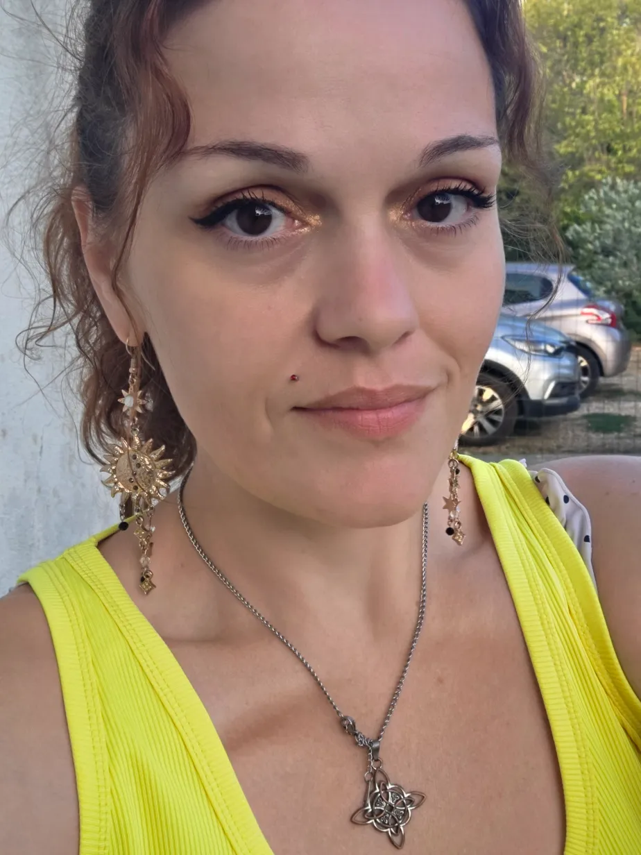 MERRYL ELOYHA, Cartomancie sur IdealVoyance